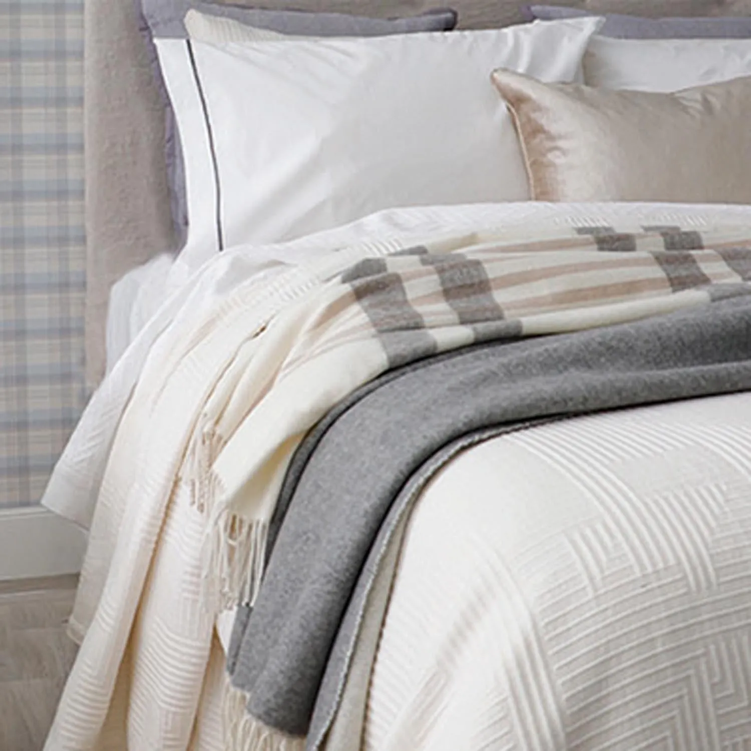 Alpaca Cream Check throw
